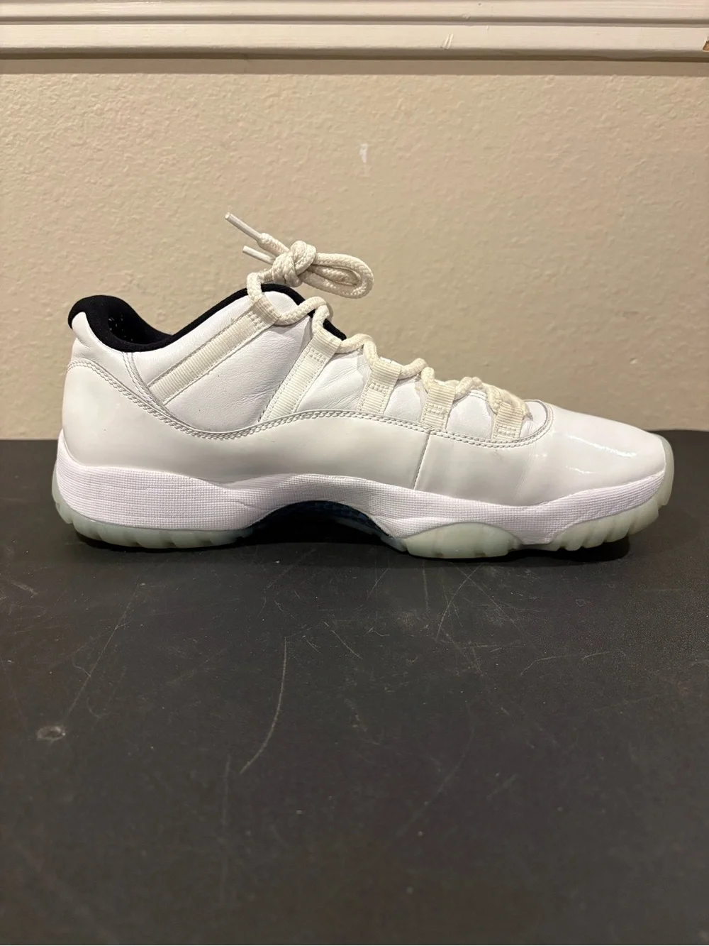 Nike Air Jordan 11 Retro Low Legend Blue Size 11 AV2187-117 White legend blue